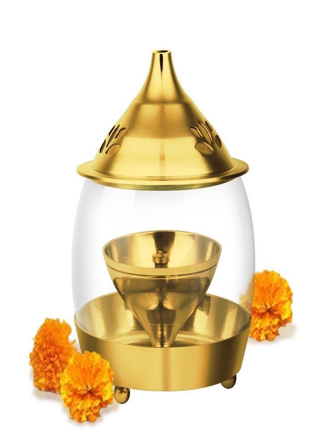 تريو مصباح ديا نحاسي مزخرف من تصميم تريو باي ميلتون أربان، مناسب للعبادة، مزود بغطاء زجاجي منحني، يُستخدم كديكور منزلي، مع حامل فتيل، ومصابيح تقليدية بغطاء ذهبي. - Image 1